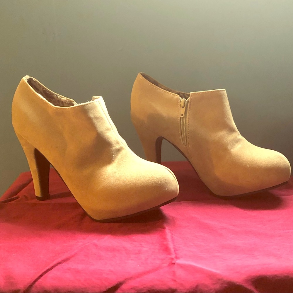 Brand new tan ankle high pumps with cheetah inside